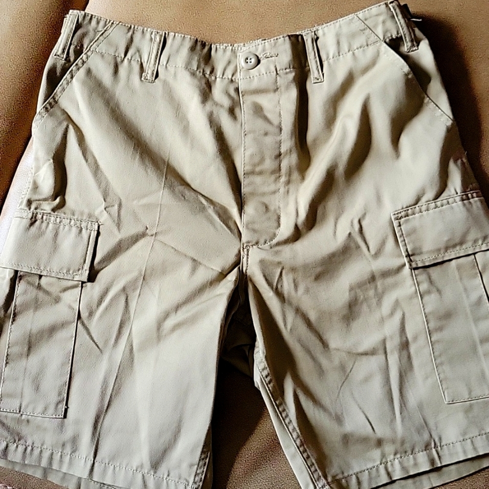 I'm selling some Khaki pocket short.